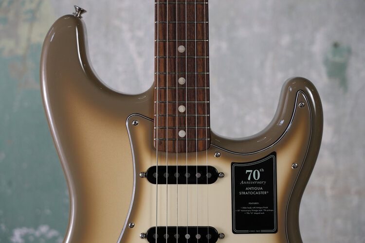 Fender Fender 70th Anniversary Vintera® II Antigua Stratocaster®