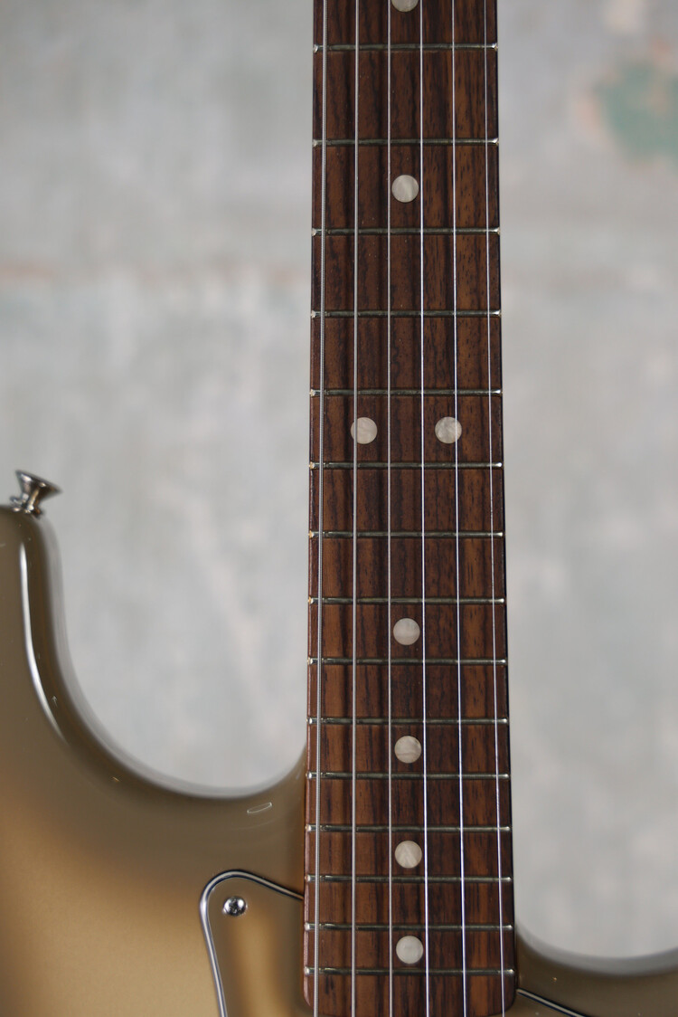 Fender Fender 70th Anniversary Vintera® II Antigua Stratocaster®