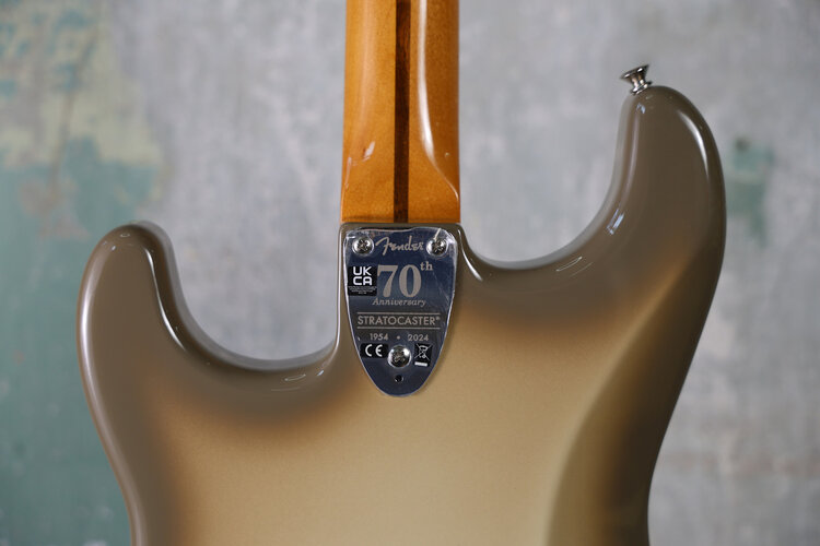 Fender Fender 70th Anniversary Vintera® II Antigua Stratocaster®