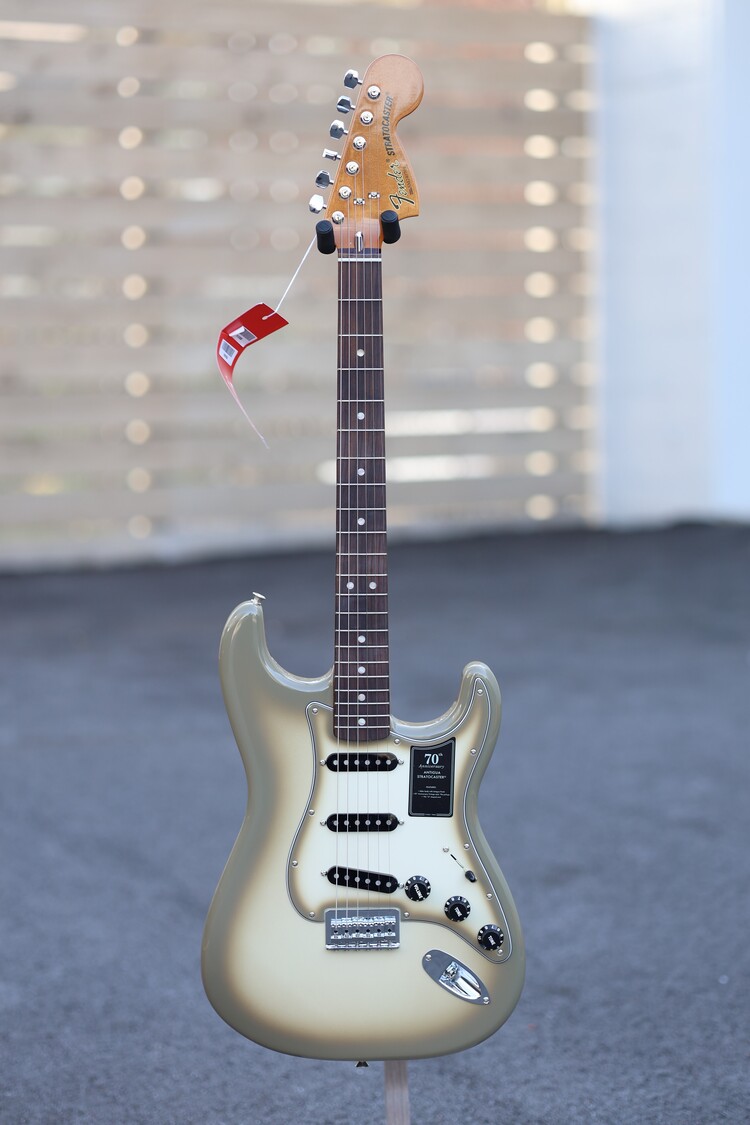 Fender Fender 70th Anniversary Vintera® II Antigua Stratocaster®