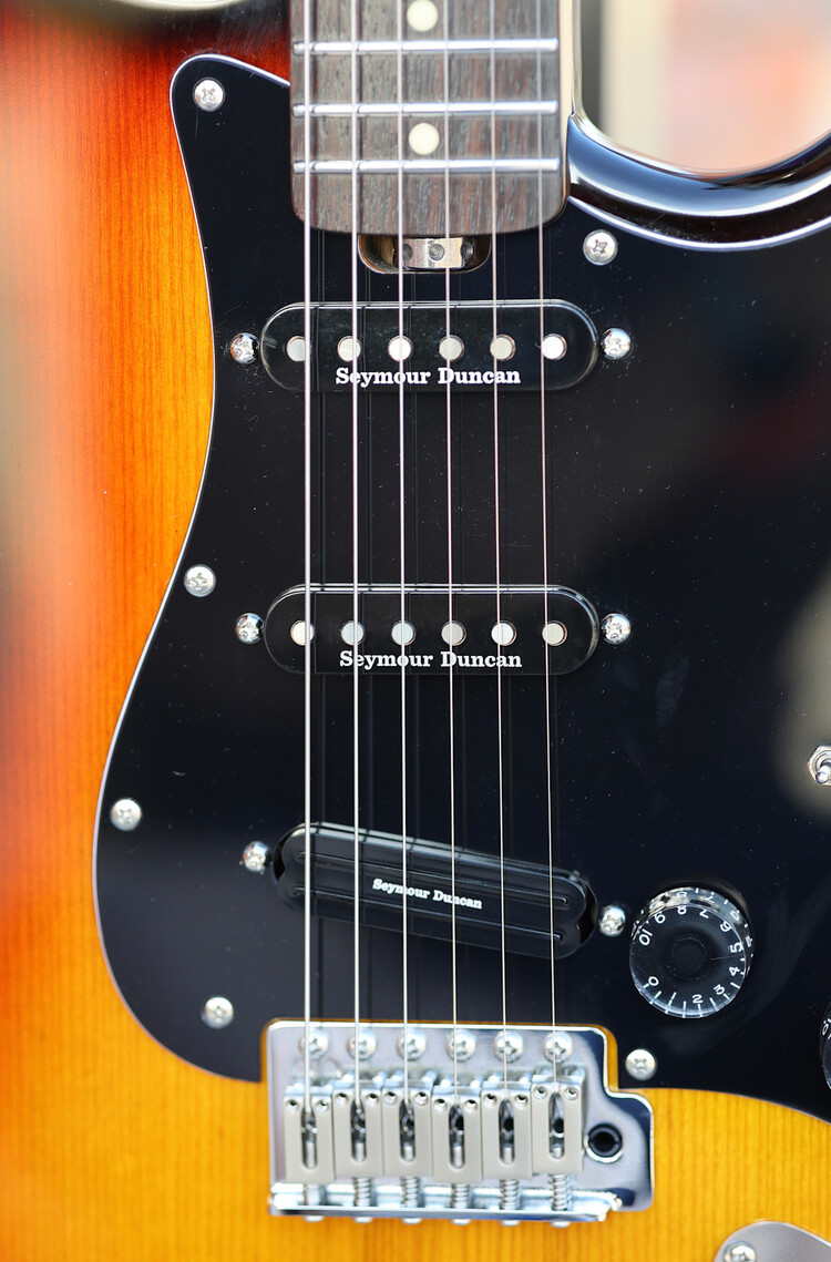 Hondo Guitars Hondo Guitars Ponyboy Electric Guitar with Hardshell Case - Sundown Finish (Pre-Order)
