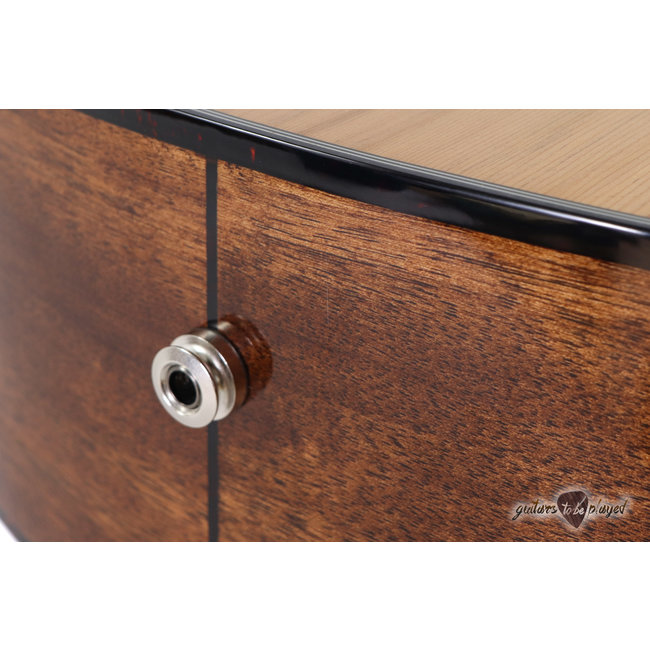 Breedlove Pursuit Concerto CE Red Cedar – Mahogany Acoustic/Electric Guitar