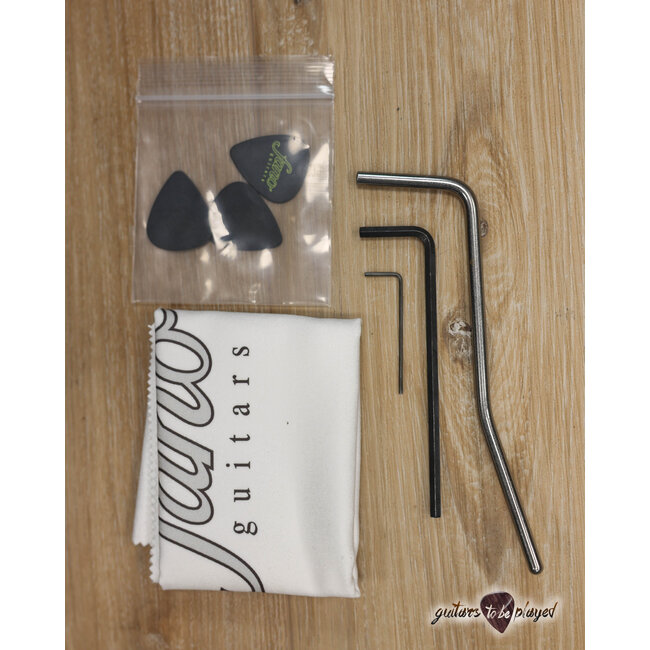 Fano MG6 Oltre Maple Neck Lollar P-90 Guitar w/ Gigbag – 3-Tone Sunburst