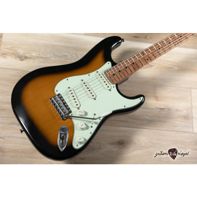 Xotic XSC-1 Alder S-Style w/ Roasted Flame Maple Neck – 2-Tone Burst