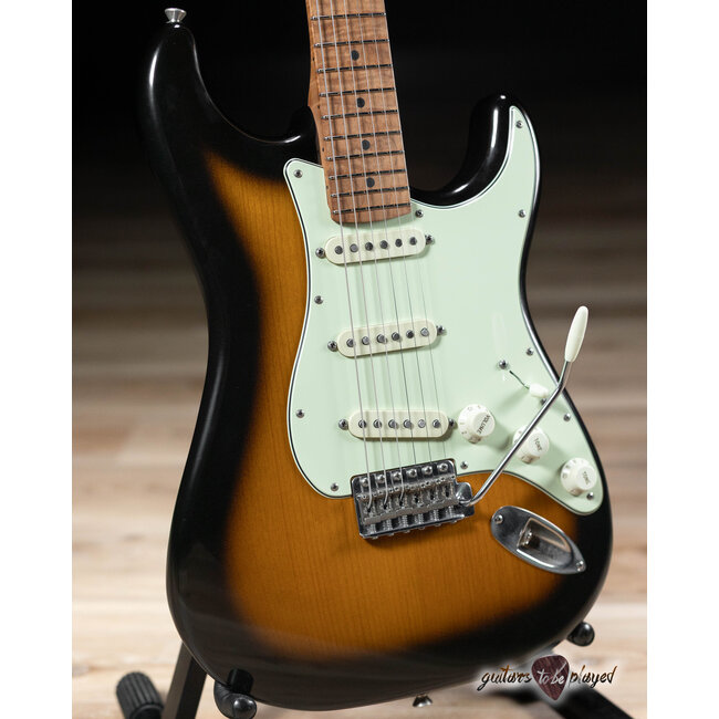 Xotic XSC-1 Alder S-Style w/ Roasted Flame Maple Neck – 2-Tone Burst