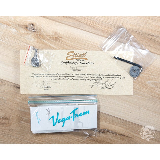 Elliott Peter Stroud Tonemaster Super-Vee Trem Guitar – Vanilla Shake