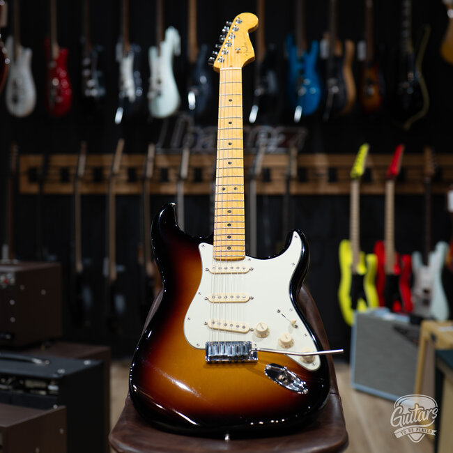 2021 Fender American Ultra Stratocaster w/ Case – 3-Color Sunburst