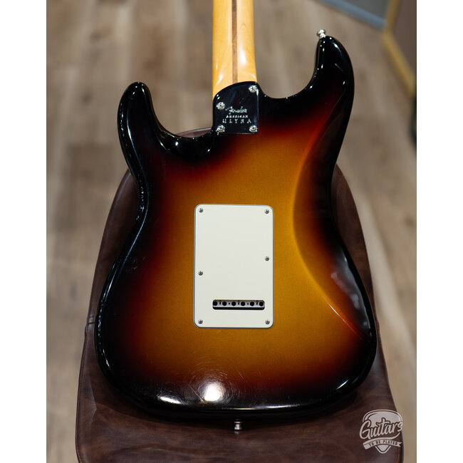 2021 Fender American Ultra Stratocaster w/ Case – 3-Color Sunburst