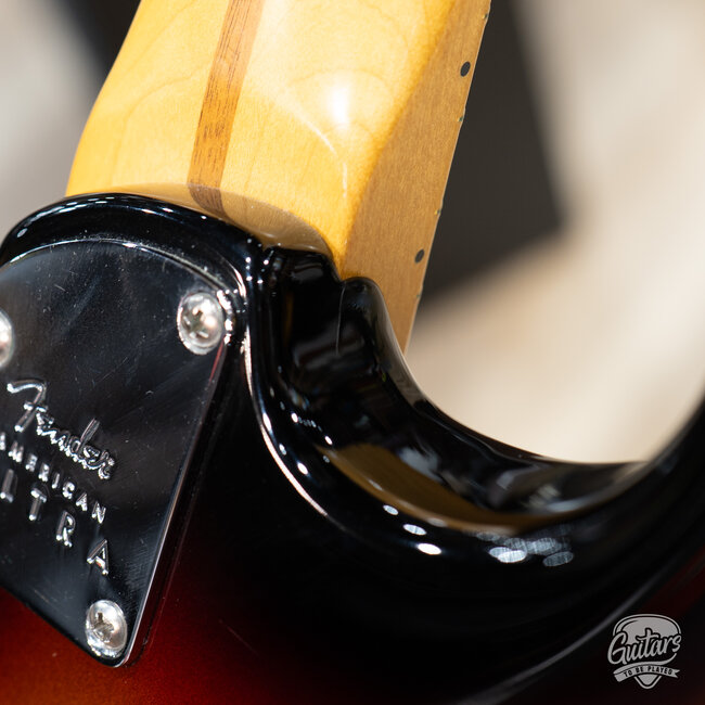 2021 Fender American Ultra Stratocaster w/ Case – 3-Color Sunburst