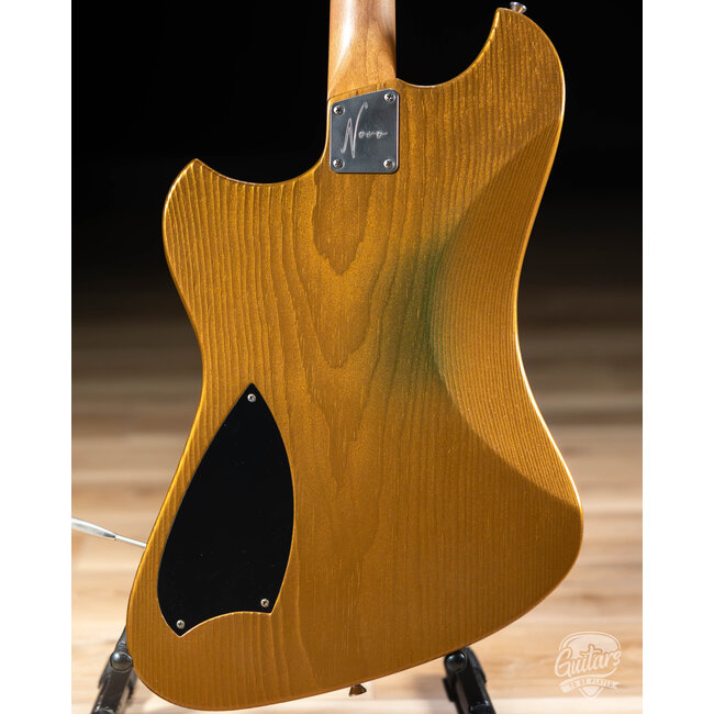 Novo Custom Voltur J w/ Ebony Fretboard & Fralin P-90s – Gold Top Gold