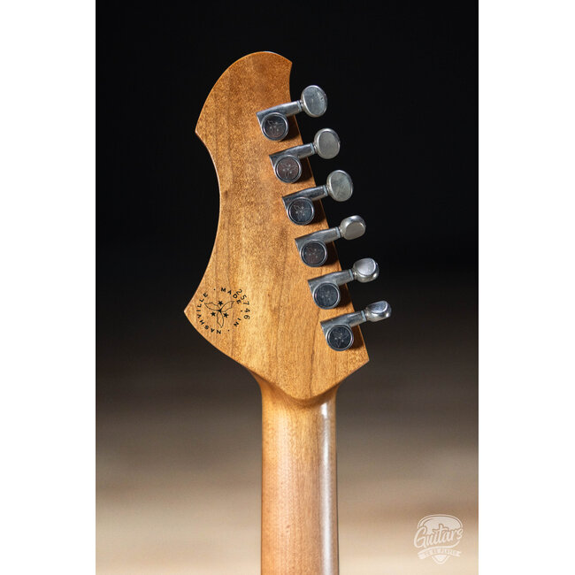 Novo Custom Voltur J w/ Ebony Fretboard & Fralin P-90s – Gold Top Gold