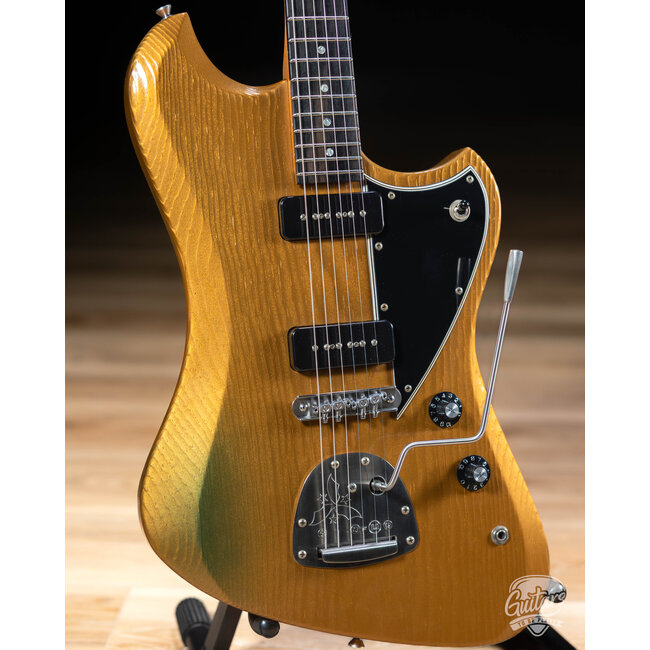 Novo Custom Voltur J w/ Ebony Fretboard & Fralin P-90s – Gold Top Gold