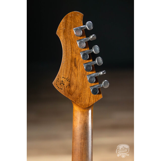 Novo Dealer Limited Nucleus Serus J Guitar – Lake Placid Blue over 3-Tone Burst