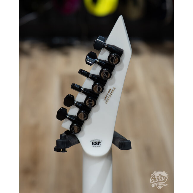 ESP E-II Arrow NT EMG Electric Guitar w/ Case – Snow White (B-stock)