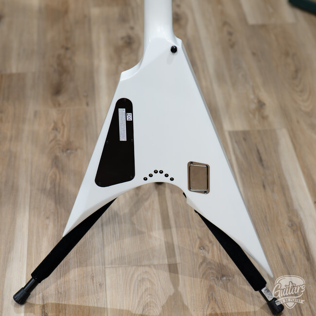 ESP E-II Arrow NT EMG Electric Guitar w/ Case – Snow White (B-stock)