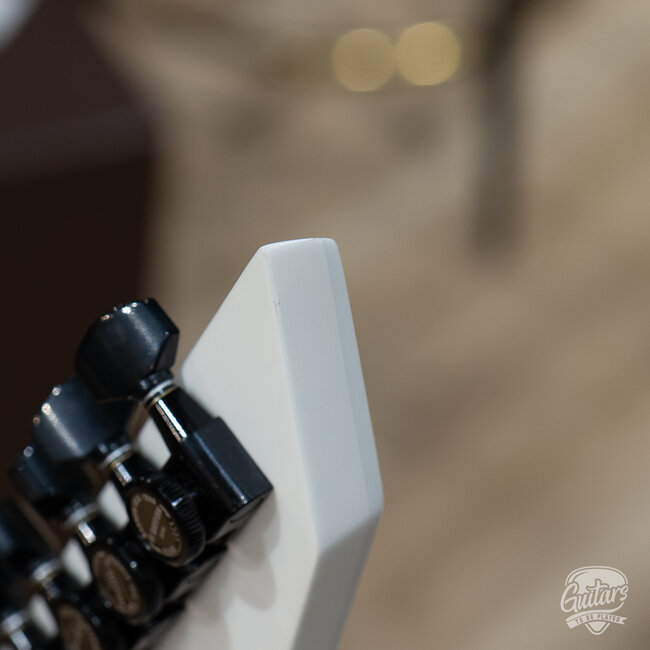 ESP E-II Arrow NT EMG Electric Guitar w/ Case – Snow White (B-stock)