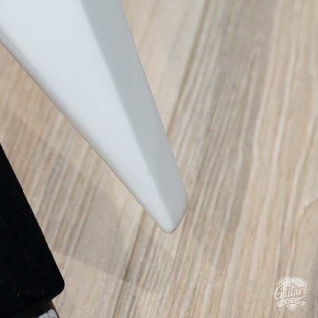 ESP E-II Arrow NT EMG Electric Guitar w/ Case – Snow White (B-stock)