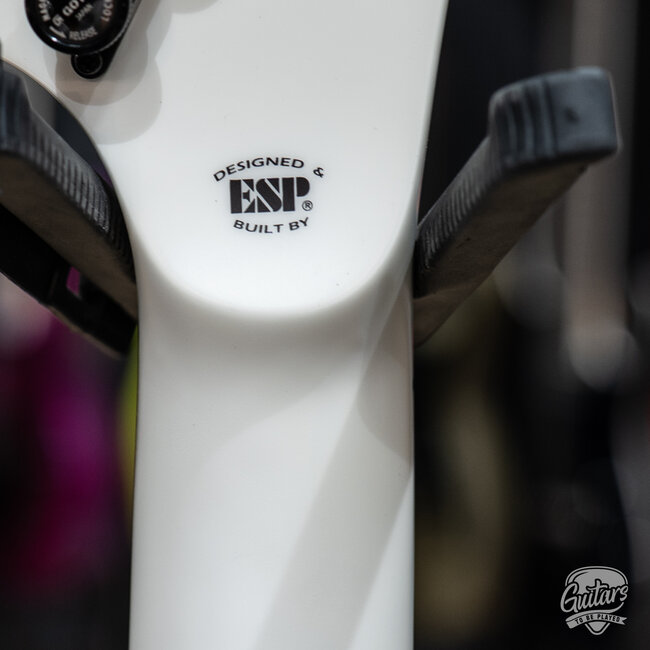 ESP E-II Arrow NT EMG Electric Guitar w/ Case – Snow White (B-stock)