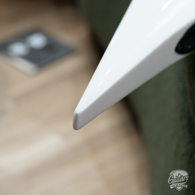 ESP E-II Arrow NT EMG Electric Guitar w/ Case – Snow White (B-stock)