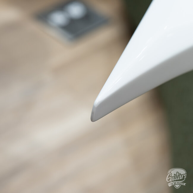 ESP E-II Arrow NT EMG Electric Guitar w/ Case – Snow White (B-stock)