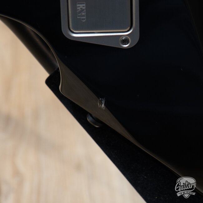 ESP E-II Arrow Floyd Rose EMG Guitar w/ Case – Black (B-stock)