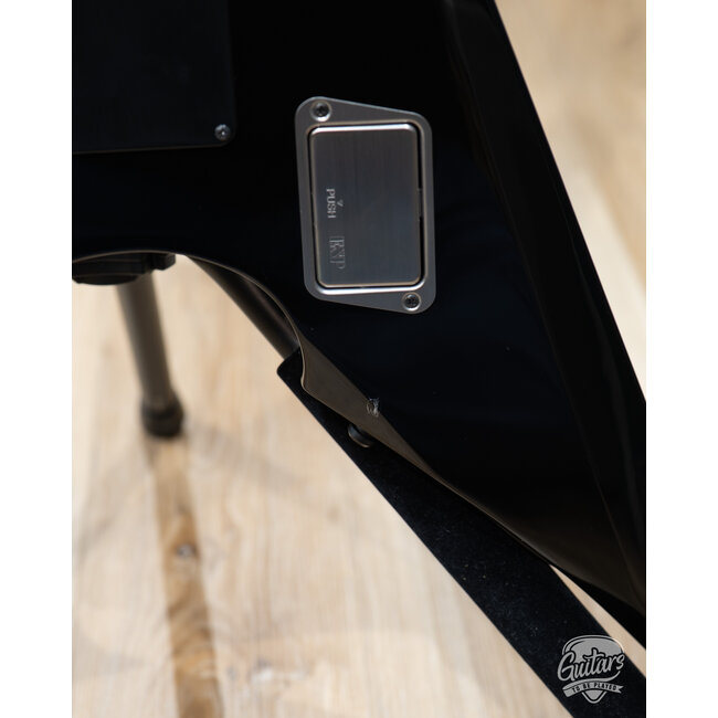 ESP E-II Arrow Floyd Rose EMG Guitar w/ Case – Black (B-stock)