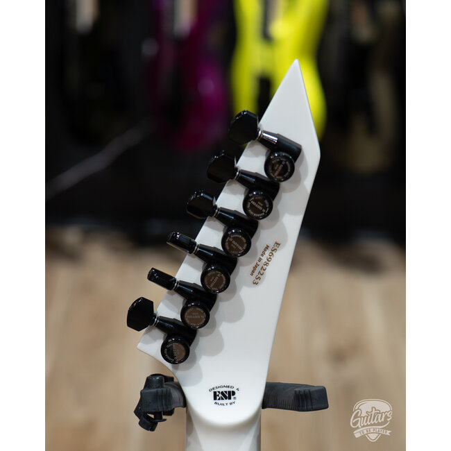 ESP E-II Arrow NT EMG Electric Guitar w/ Case – Snow White (B-stock)