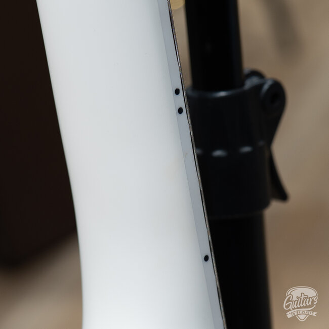 ESP E-II Arrow NT EMG Electric Guitar w/ Case – Snow White (B-stock)