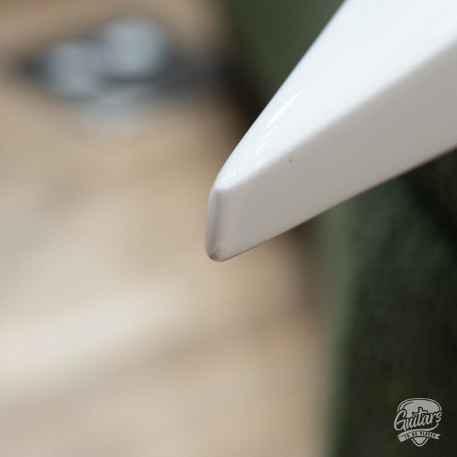 ESP E-II Arrow Floyd Rose EMG Guitar w/ Case – Snow White (B-stock)