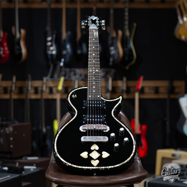 Zemaitis C24SU Superior Casimere Guitar w/ Gigbag – Black Pearl Heart