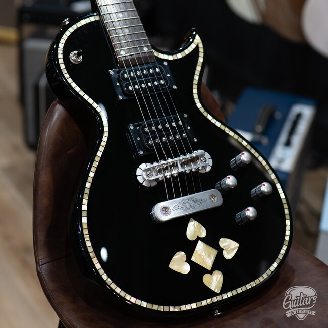 Zemaitis C24SU Superior Casimere Guitar w/ Gigbag – Black Pearl Heart