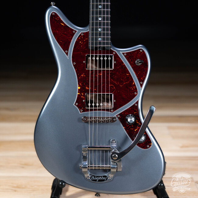 Veritas Riverton Bigsby Guitar w/ Bearcats & Ebony Fretboard – Gray