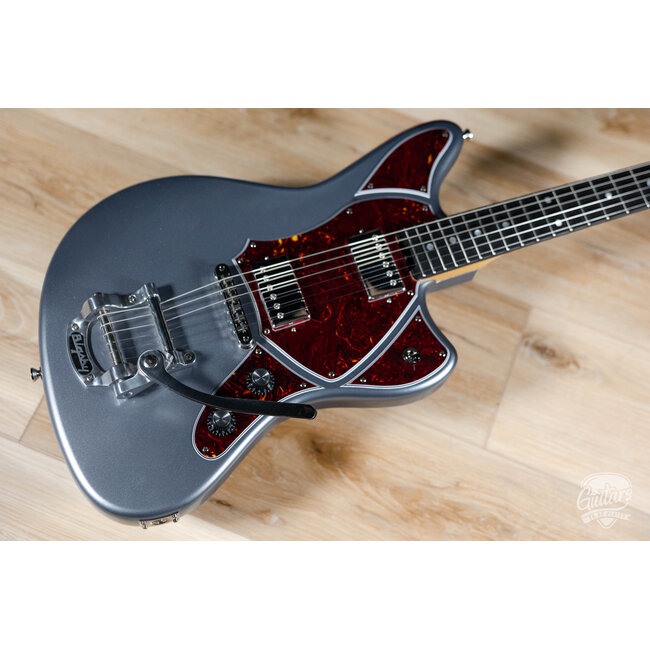 Veritas Riverton Bigsby Guitar w/ Bearcats & Ebony Fretboard – Gray