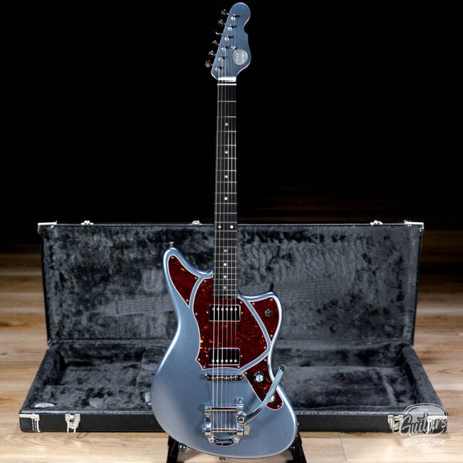 Veritas Riverton Bigsby Guitar w/ Ebony Fretboard & Bearcats – Gray