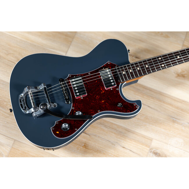 Veritas Portlander Bigsby w/ BearCats, Roasted Maple & RW Neck – Land Rover Blue