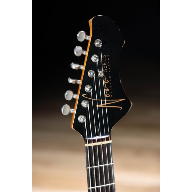 Novo Dealer Limited Chambered Serus H2 Guitar – Amber