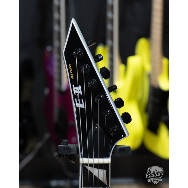 ESP E-II Arrow NT EMG Electric Guitar w/ Case – Black Silver Fade (B-stock)
