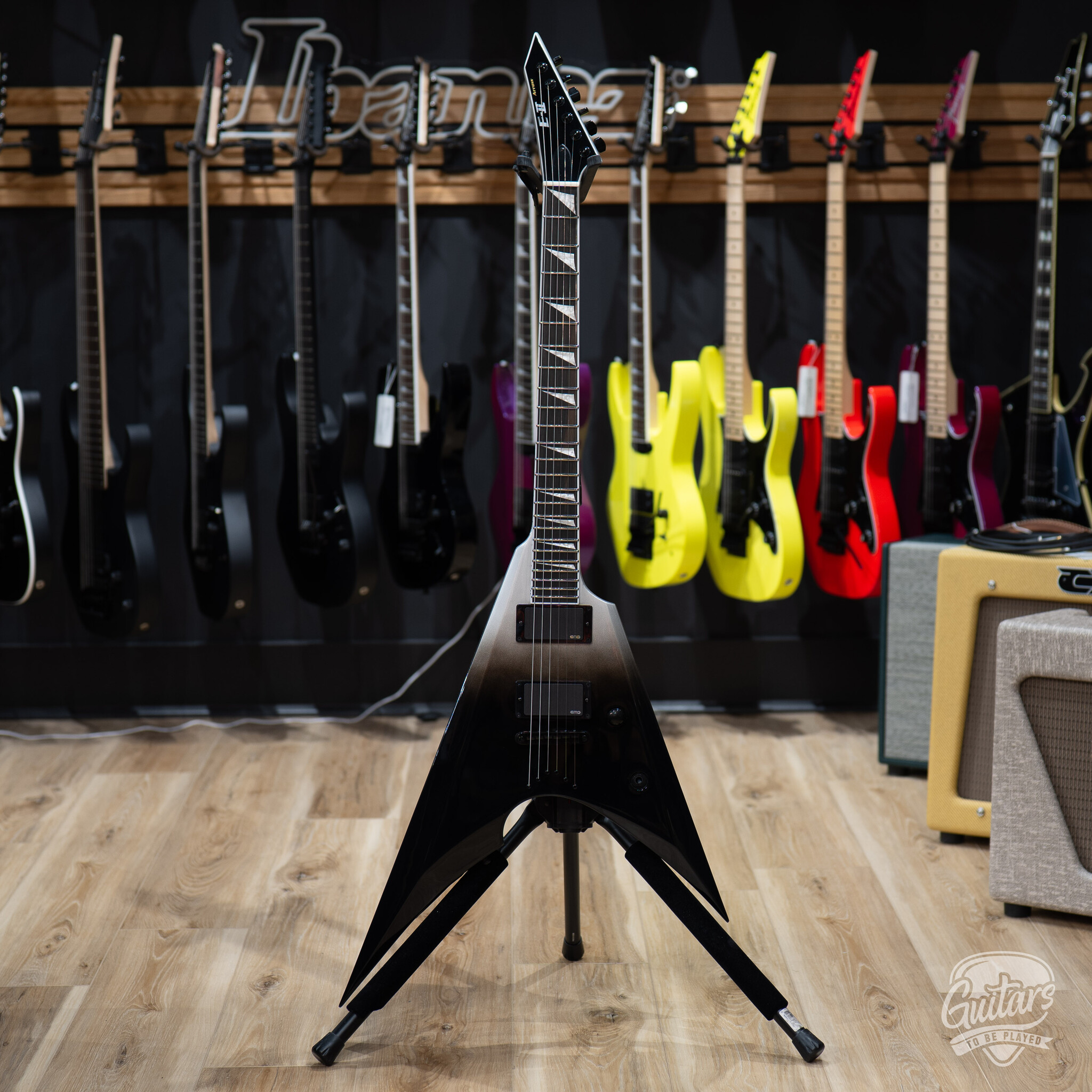 ESP EII E-II ARROW NT ブラック EMG GTV ESP E-II Arrow NT EMG Electric Guitar w/ Case – Black Silver Fade