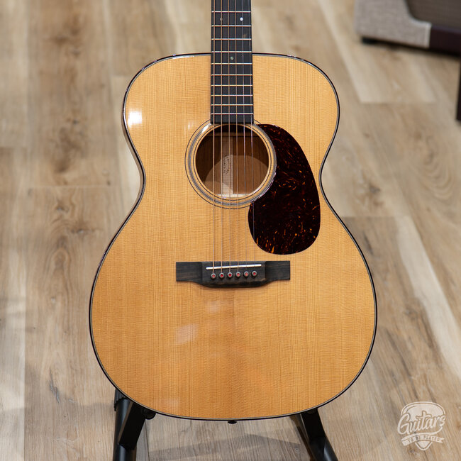 2023 Martin 000-18 Modern Deluxe Acoustic Guitar w/ Case – Natural