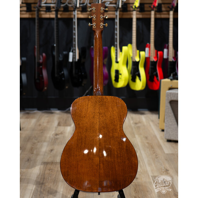 2023 Martin 000-18 Modern Deluxe Acoustic Guitar w/ Case – Natural