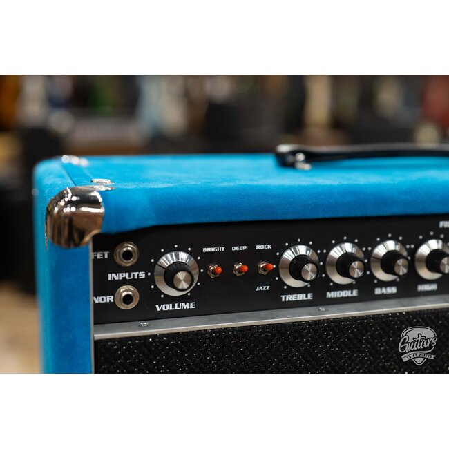Amplified Nation Six String Sustain 100W Head & 112 EVM12L Cab – Turquoise Suede