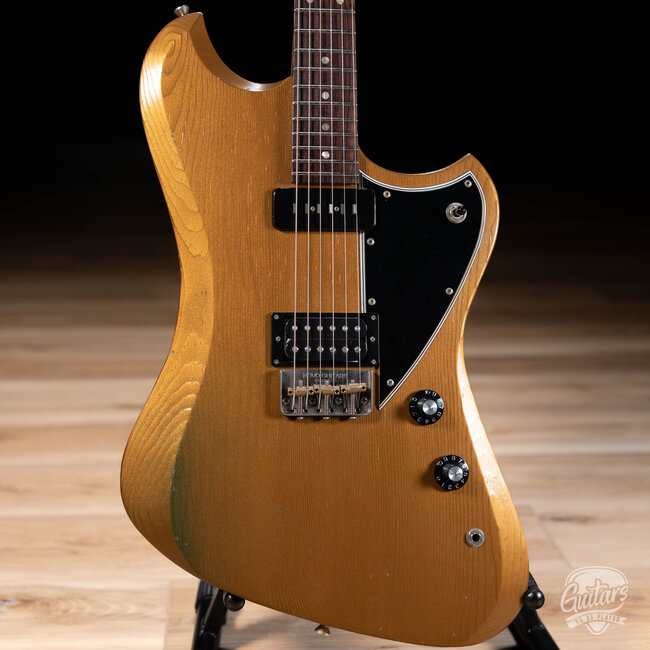 Novo Custom Voltur V2 Staple P-90/Humbucker Guitar – Gold Top Gold