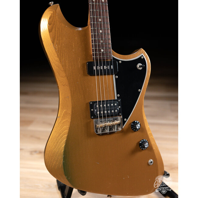 Novo Custom Voltur V2 Staple P-90/Humbucker Guitar – Gold Top Gold