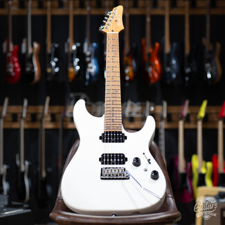 Ibanez Guitars Ibanez AZ2402 Prestige HH Roasted Maple Neck w/ Case –Pearl White Flat (B-stock)