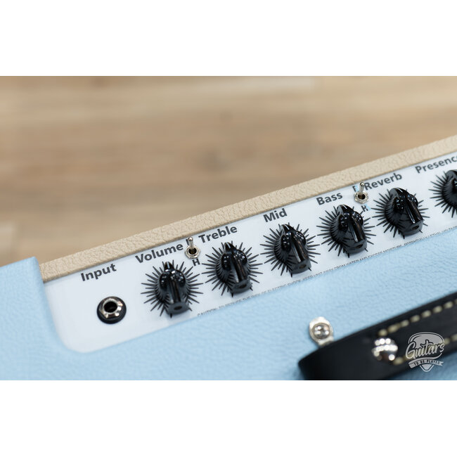 Carr Amps Skylark Special 12W 1x12” Combo – Sonic Blue/Cream