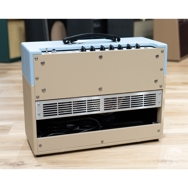 Carr Amps Skylark Special 12W 1x12” Combo – Sonic Blue/Cream