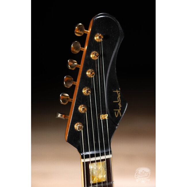 Shabat Lion JD VT Mahogany 24.75" Scale Guitar w/ VegaTrem – Black over Gold