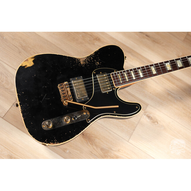 Shabat Lion JD VT Mahogany 24.75" Scale Guitar w/ VegaTrem – Black over Gold