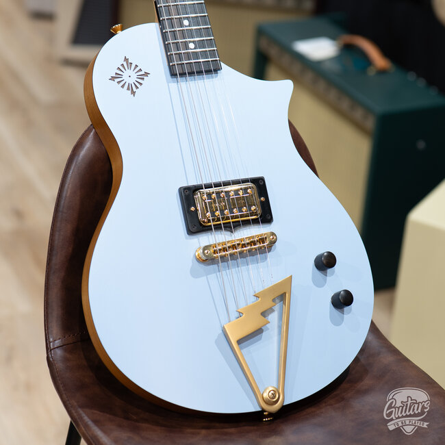 Used: Scott Walker Solace Short Scale Guitar w/ Mono Bag – Pastel Blue