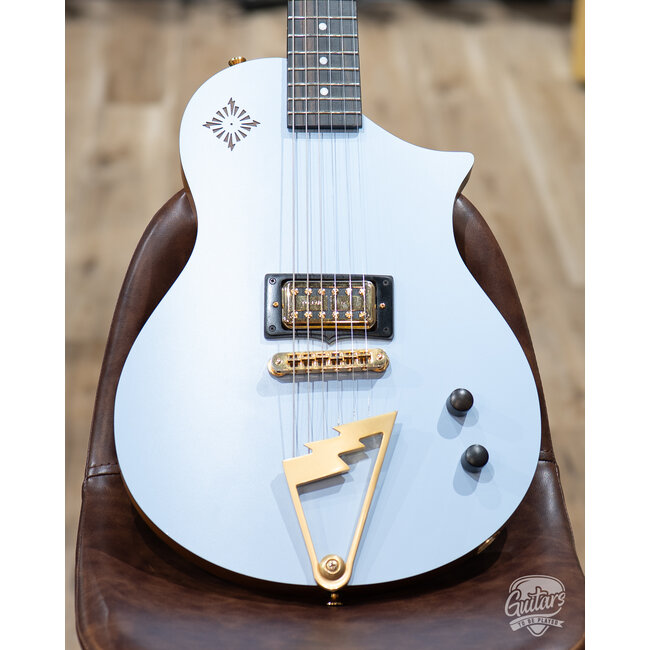 Used: Scott Walker Solace Short Scale Guitar w/ Mono Bag – Pastel Blue